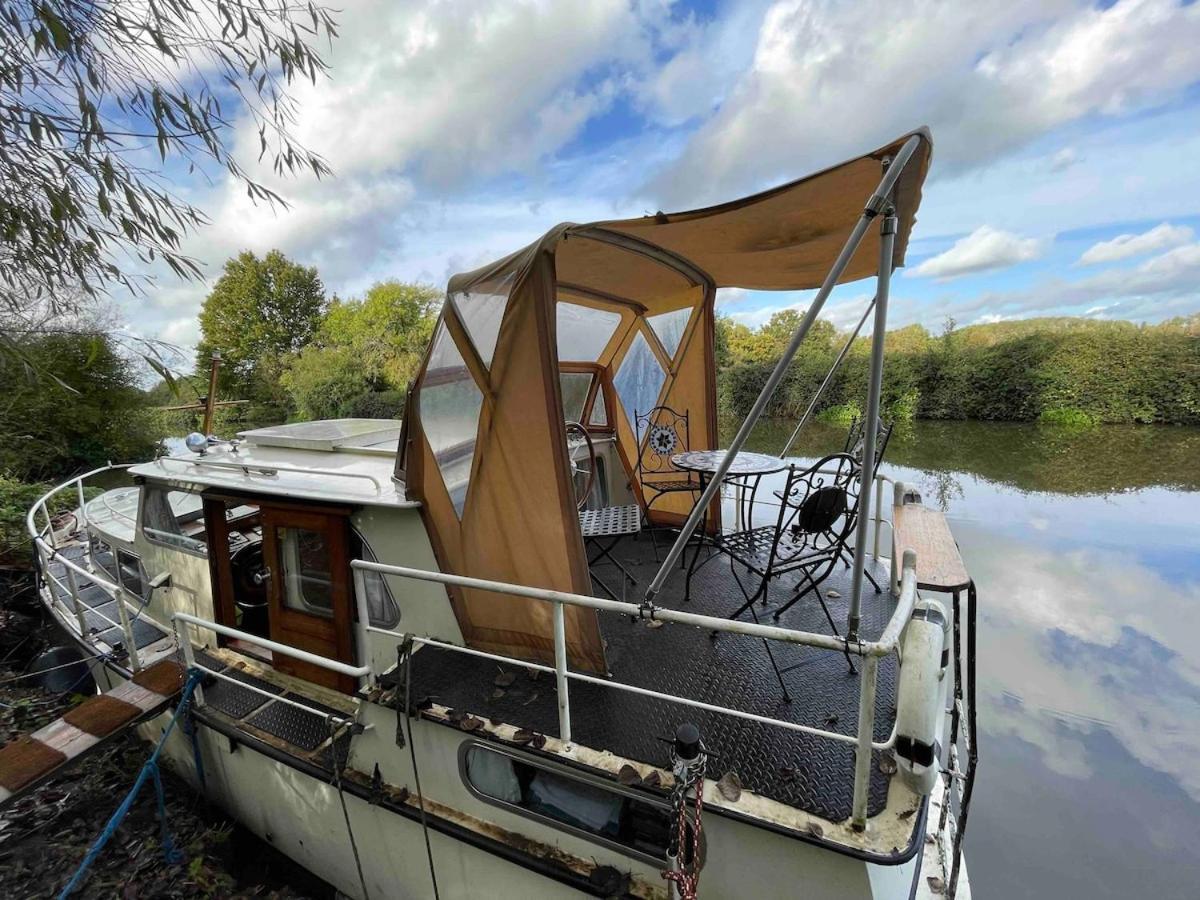 Dutch Cruiser Ship On A Tranquil Secluded River Tonbridge Eksteriør billede