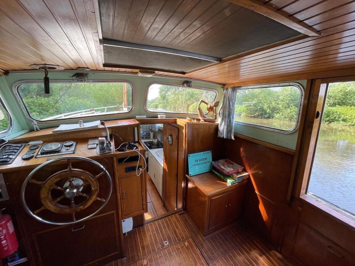 Dutch Cruiser Ship On A Tranquil Secluded River Tonbridge Eksteriør billede