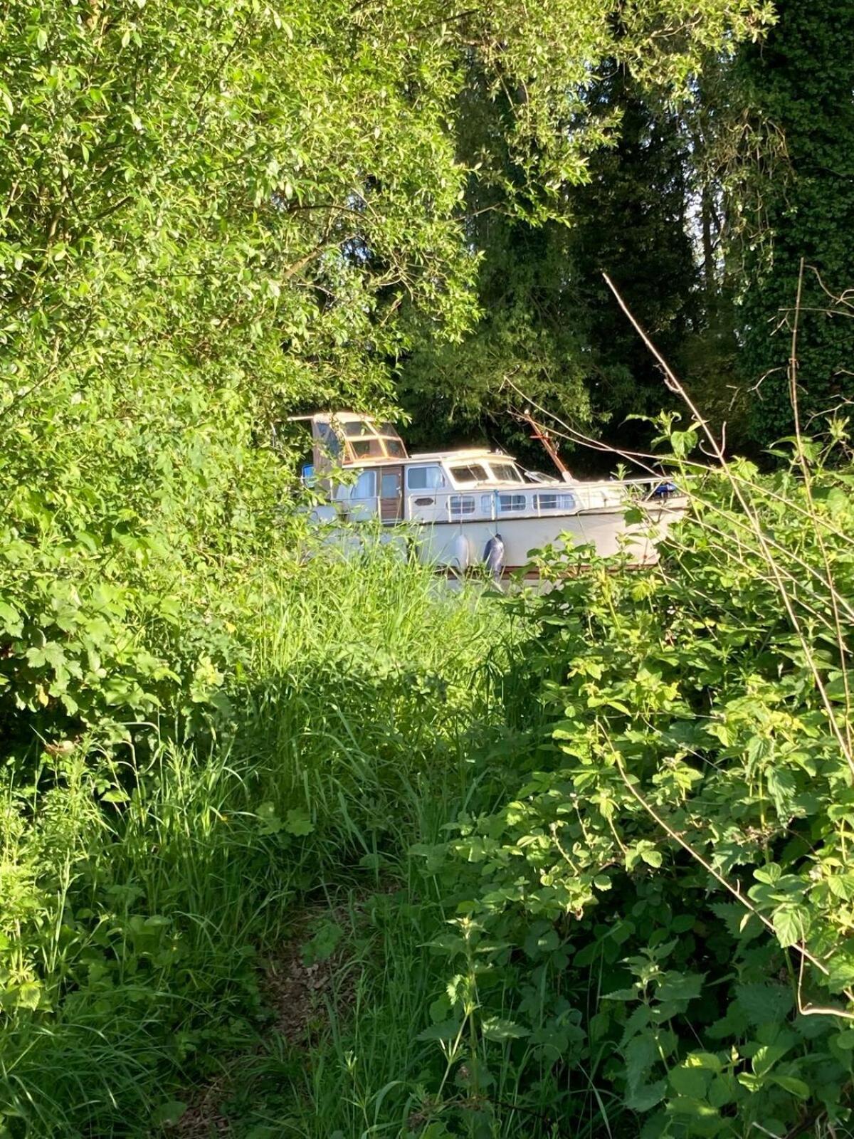 Dutch Cruiser Ship On A Tranquil Secluded River Tonbridge Eksteriør billede